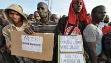 Des Sénégalais manifestent le 27 janvier 2012 à Dakar. © Seyllou/AFP