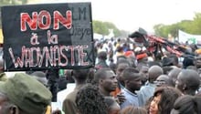 Des manifestants sénégalais, place de l’Obélisque à Dakar, le 5 février. © AFP