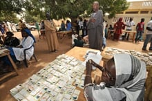 Sénégal: à Touba, des milliers de cartes d’électeurs en déshérence avant le vote © AFP