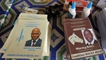 Des bulletins de vote pour Abdoulaye Wade et Macky Sall, le 18 mars 2012 à Ziguinchor (sud). © AFP