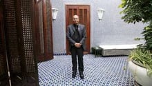 Moncef Marzouki dans le patio attenant à son bureau, au palais de Carthage. © ONS Abid/J.A.