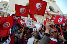 Des milliers de Tunisiens fêtent l’indépendance en réclamant la démocratie © AFP