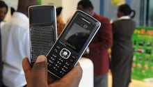 Au Kenya, près de 20 % du chiffre d’affaires 2012 de Safaricom provenaient de sa plateforme de services financiers, connue sous le nom de M-Pesa. © AFP