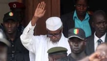 L’ancien président tchadien Hissène Habré à la sortie du tribunal de Dakar, le 2 juillet 2013. © AFP