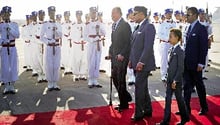 Mohammed VI accueille Juan Carlos, le 15 juillet, à l’aéroport de Rabat. © JJ Guillen/EFE/SIPA