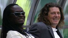 Bruno Metsu, alors entraîneur du Sénégal, avec son assistant Jules Bocandé, en Corée du Sud. © AFP