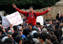 Tunisie: la jeunesse révolutionnaire éc?urée par les dinosaures en politique © AFP