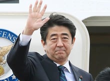 Début à Abidjan de la tournée africaine du Premier ministre japonais © AFP