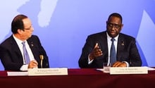 Les présidents français et sénégalais, François Hollande et Macky Sall, en décembre 2013 à Paris.