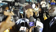 Abdoulaye Wade au siège de son parti après son retour le 25 avril 2014 à Dakar. © AFP