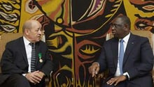 Jean Yves Le Drian et Macky Sall à Dakar, le 11 mai 2014. © Bruno Levy pour J.A.