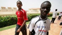 Des jeunes joueurs du centre d’entraînement de Diambars. © SEYLLOU / AFP