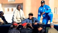 Place de l’Obélisque, à Dakar, il ordonne à son chauffeur de forcer un barrage de police. © Seyllou/AFP