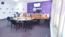 Vibe FM, présent au Sénégal depuis mi 2014 (photo), va se lancer en Côte d’Ivoire. © Lagardere