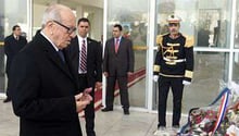 Beji Caid Essebsi prie le 22 mars 2015 à l’entrée du Musée du Bardo de Tunis. © AFP