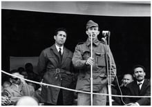 Le président algérien Ahmed Ben Bella (à g.) et son ministre de la Défense, Houari Boumédiène, en septembre 1962. © KAHIA/ARCHIVES J.A.