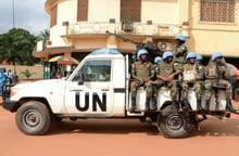 Des casques bleus rwandais patrouillent à Bangui, le 9 décembre 2014. © Pacome Pabandji/AFP