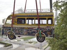 Le car rapide transporté à Paris fin juillet 2015. © Serge Bahuchet