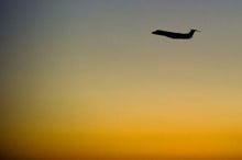 Un avion d’évacuation médicale transportant sept personnes, dont une patiente française, du Burkina Faso au Sénégal, s’est abîmé samedi soir au large de Dakar. © Fabrice Coffrini/AFP