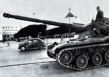 Un tank posté aux abords du palais du gouvernement, en janvier 1978. © MAL LANGSDON/AFP