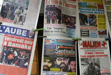 Les unes des journaux maliens, quelques jours après l’attaque du Radisson. © AFP