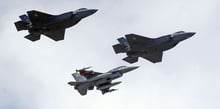 Avions de combat F-16 et F-35, de production américaine. © Rick Bowmer/AP/SIPA