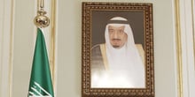 Un portrait du roi Salmane Ben Abdel Aziz Al-Saoud d’Arabie saoudite. © Christophe Ena / AP / SIPA