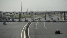 Des fonds qui seront alloués aux priorités de l’État en matière d’investissement public. Ici, le troisième tronçon de l’autoroute à péage de Dakar à Diamniadio. © Sylvain CHERKAOUI