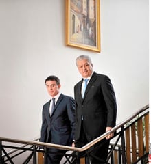 Le Premier ministre algérien, Abdelmalek Sellal à dr.), avec son homologue français, Manuel Valls, le 10 avril, à Alger. © SIDALI DJARBOUD/AP/SIPA