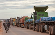 En février, la Gambie avait décidé de la multiplication par cent des droits de douanes nécessaires à la traversée de son territoire. Ce que les transporteurs sénégalais ont catégoriquement refusé. © Gwenn Dubourthoumieu pour Jeune Afrique