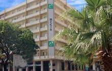 La filiale sénégalaise de BNP Paribas a vu son réseau d’agences reculer depuis 2012, passant de 66 à 41 agences, fin 2014. © bicis.sn