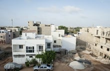 Dans le quartier de Ouakam, à Dakar, le 3 juillet 2013. © Sylvain CHERKAOUI pour Jeune Afrique