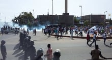 Des manifestants de l’opposition dispersés par la police à Dakar, le 14 octobre 2016. © Benjamin Roger/Jeune Afrique