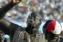 Le lutteur sénégalais Yakhya Diop, alias « Yekini » le 2 janvier 2005 à Dakar. © Seyllou Diallo/AFP