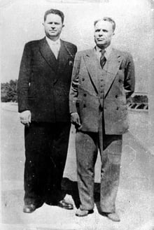 Farhat Hached (à g.) et Habib Bourguiba à Los Angeles, aux États-Unis, en septembre 1951.