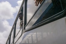 Gare de bus grande ligne d’Adjamé, à Abidjan en Côte d’Ivoire. © Guillaume Binet / MYOP pour JA