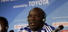 Lamine N’Diaye, alors coach du TP Mazembe, pendant la Coupe du monde des clubs, le 13 décembre 2010 à Abou Dhabi. © Hussein Malla/AP/SIP