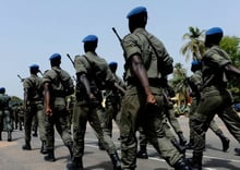 Les militaires des différents corps d’armée lors d’une répétition pour le défilé du 4 avril, en 2011, à Ziguinchor, au Sénégal. © Émilie RÉGNIER pour Jeune Afrique