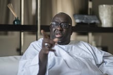 Papa Massata Diack, le fils de l’ex-président de la fédération internationale d’athlétisme Lamine Diack, dans sa maison à Dakar, le 7 février 2017. © Sylvain Cherkaoui / Jeune Afrique