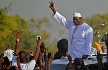 Le nouveau président Adama Barrow de retour en Gambie, à Banjul, le 26 janvier 2017. © AFP/CARL DE SOUZA