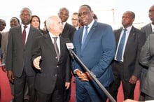 Anas Sefrioui, président directeur du groupe Addoha, avec le président sénégalais Macky Sall, lors de la pose de la première pierre de la Cité de l’Émergence à Dakar en 2014. © Youri Lenquette pour JA