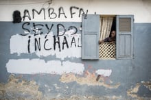 En juillet 2014, à Dakar, au lendemain des elections. Sur un mur, avec un graffiti donne Bamba Fall large vainqueur des municipales dans le quartier de la Medina.