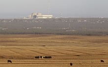 Dans les lointains faubourgs du Cap, la centrale nucléaire de Koeberg le 8 février 2012. © Schalk van Zuydam/AP/SIPA