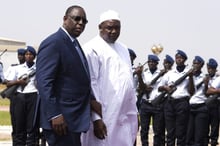 Macky Sall et Adama Barrow, lors de la visite officielle de ce dernier à Dakar, le 2 mars 2017. © SEYLLOU/AFP