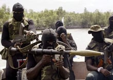 Des militants armés dans le Delta du Niger, en février 2006. © GEORGE OSODI/AP/SIPA