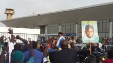 Abdoulaye Wade à son arrivée à Dakar, ce lundi 10 juillet 2017. © Photo : Benjamin Roger