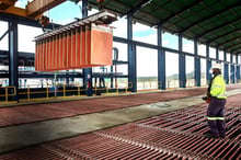 Cathodes de cuivre dans l’usine de la Société d’exploitation de Kipoi (SEK), filiale de l’australien Tiger Resources. © Gwenn Dubourthoumieu pour JA