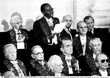 Leopold Sédar Senghor à l’Académie française, à Paris, en mars 1984. © LIONEL CIRONNEAU/AP/SIPA