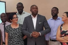 Cheikh Omar Diallo avec ses collaborateurs de l’ École Africaine d’Art Oratoire. © École Africaine d’Art Oratoire-EAO