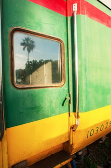 Le cimentier financerait la réhabilitation de deux locomotives et de 70 wagons. © Élise Fitte-Duval